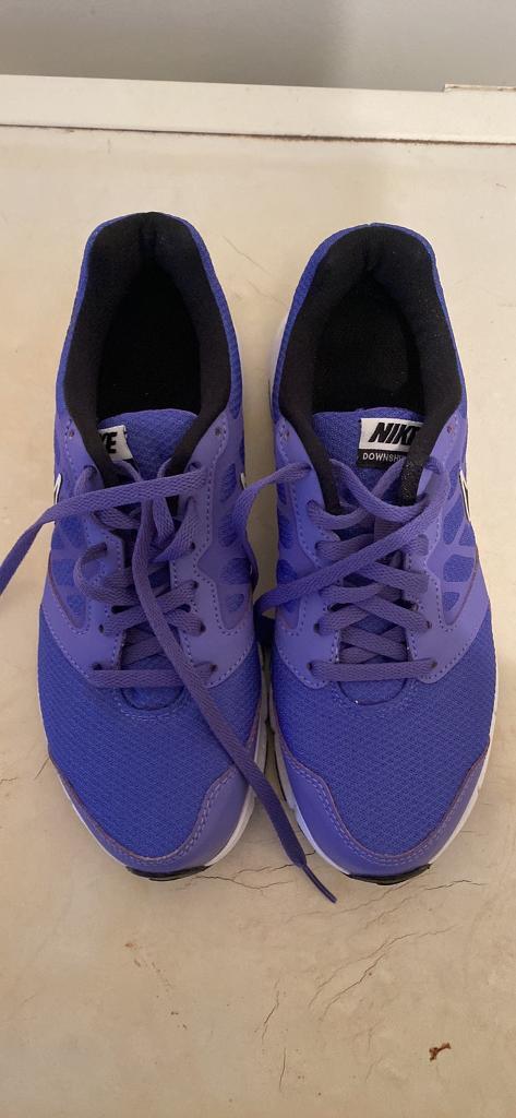 purple running trainers